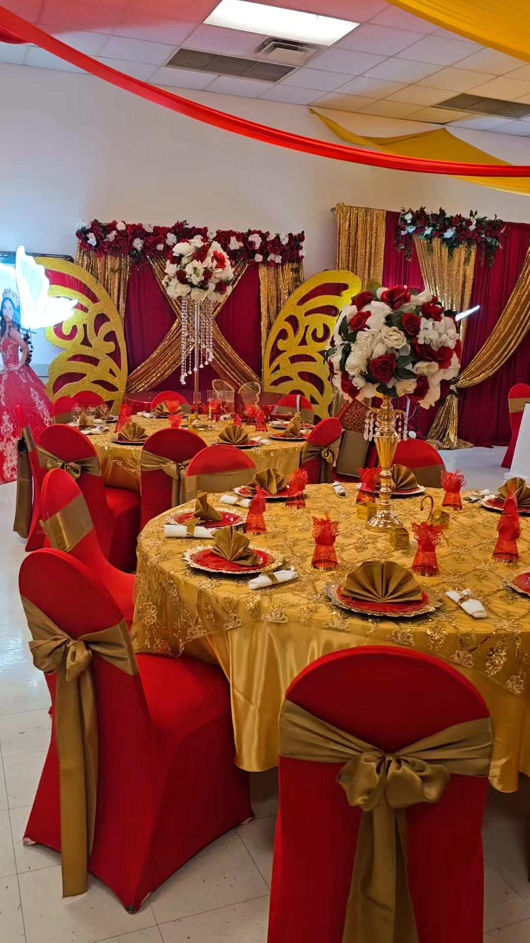 quinceañera celebration decor and floral details near Milwaukee